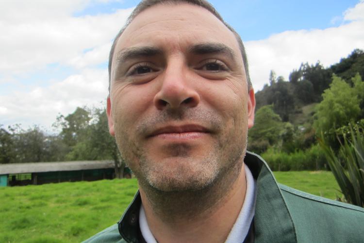 Apoyo la creación de formas sociales económicas alternativas y sostenibles además de contribuir a la construcción de redes de colaboración solidaria entre comunidades intencionales y solidarias